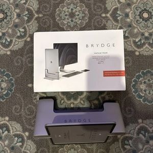 Brydge Vertical Docking Station for 16-inch MacBook Pro BRY16MBP.